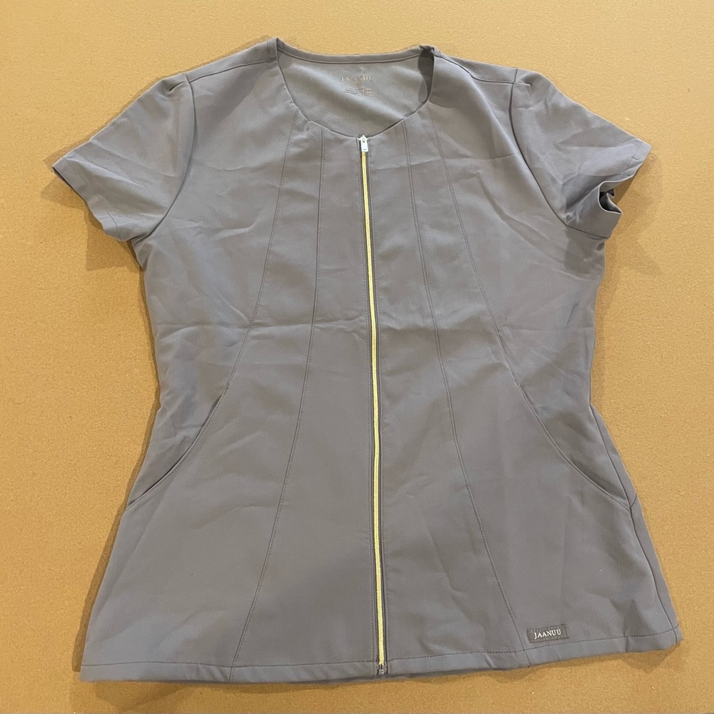 Jaanuu Gray Scrub Top Medium